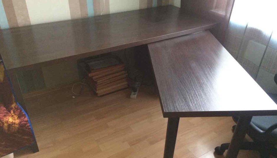 Стол с выдвижной второй столешницей