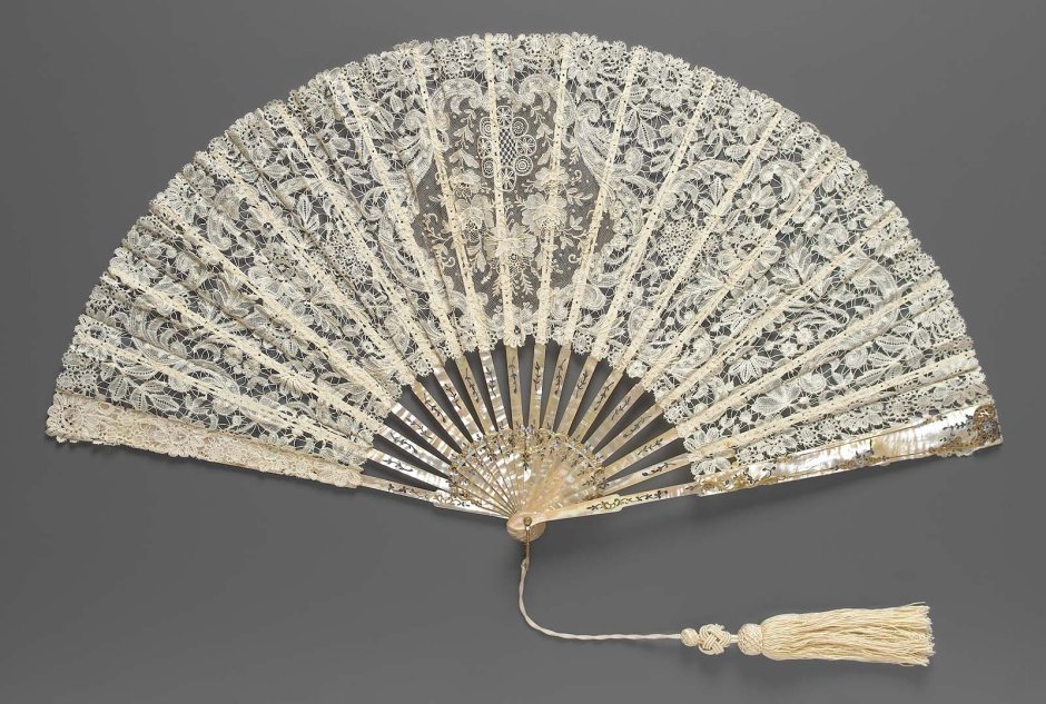 Веер 19 века