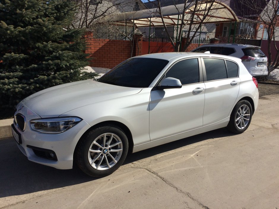 Белый металлик машина БМВ