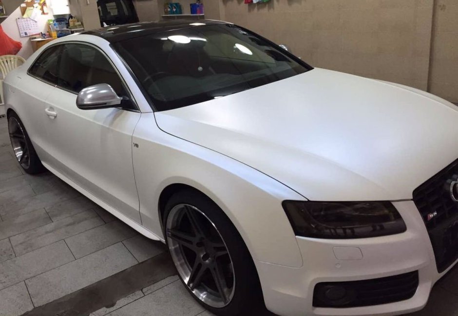 Белая матовая Ауди