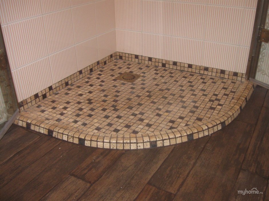 Полукруглый поддон из плитки