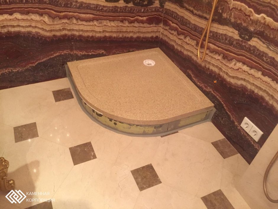 Подиум для душевой кабины из плитки 75х75