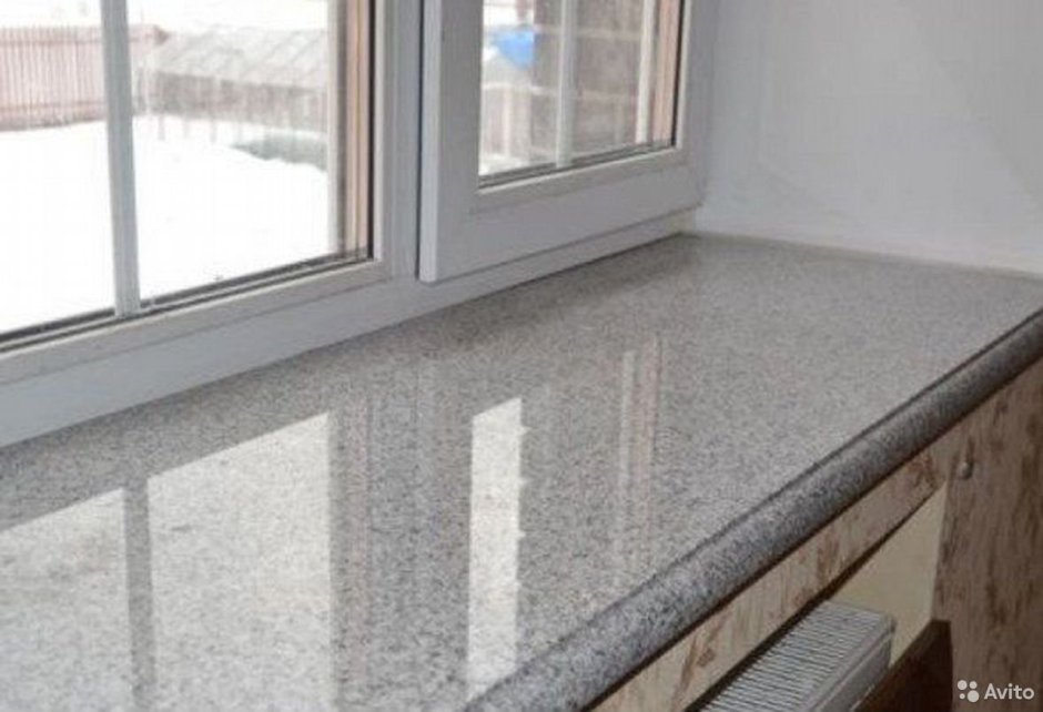 Черный подоконник