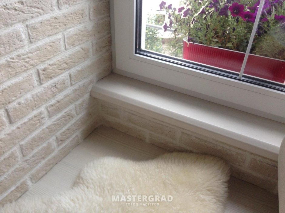 Отделка откосов окон кирпичиками
