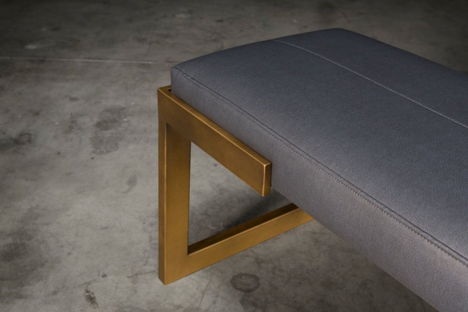 Пуфик на металлическом каркасе