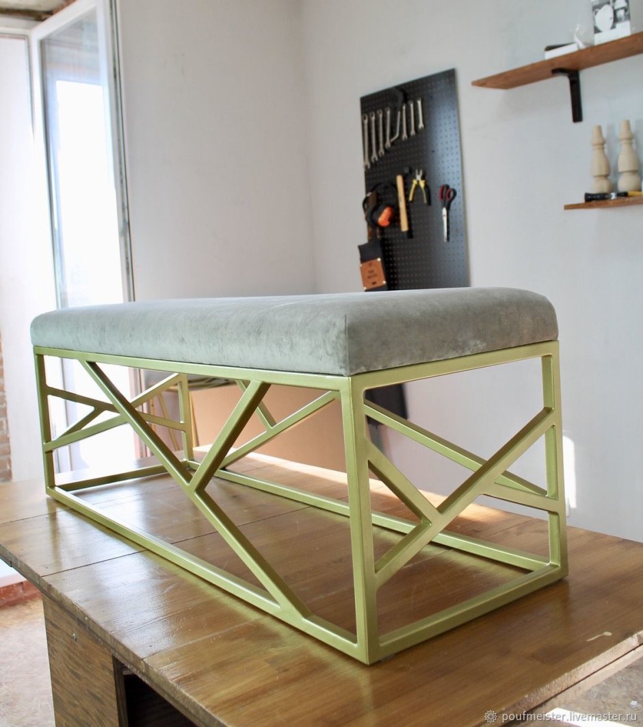 Банкетка на металлическом каркасе