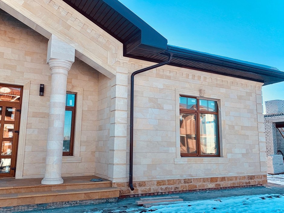 Одноэтажный фасад Дагестанский камень