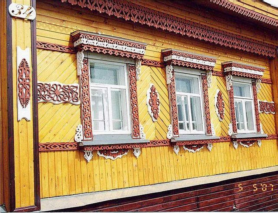 Украшение фасада деревянного дома