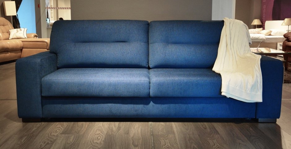 Серо голубые подушки на диван