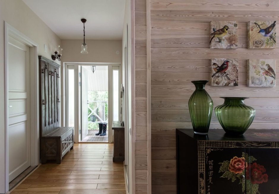 Маленькая прихожая на даче