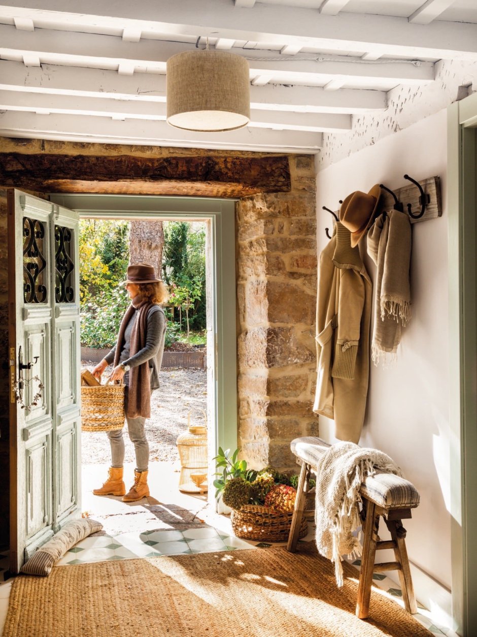 Прихожая в стиле фармхаус