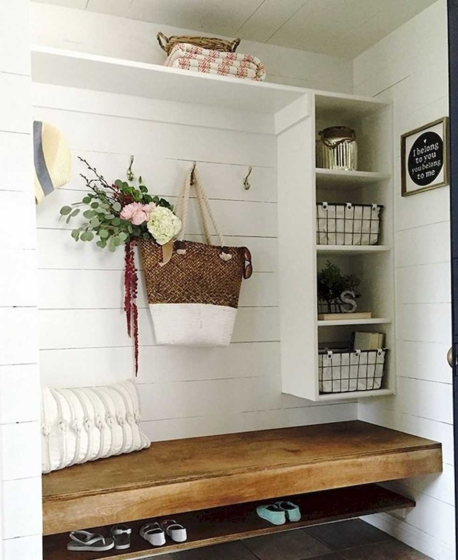 Прихожая в деревенском доме