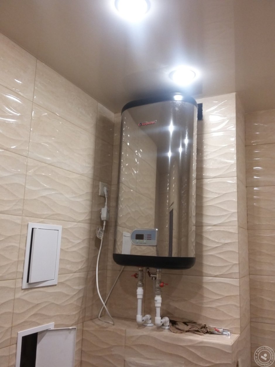 Шкаф для водонагревателя в ванной