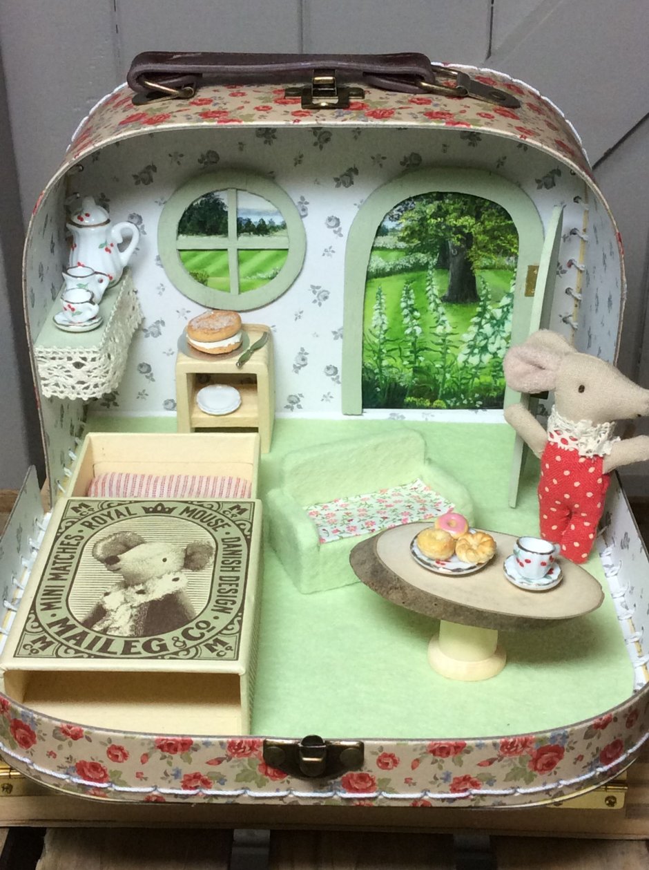 Домик чемоданчик для кукол