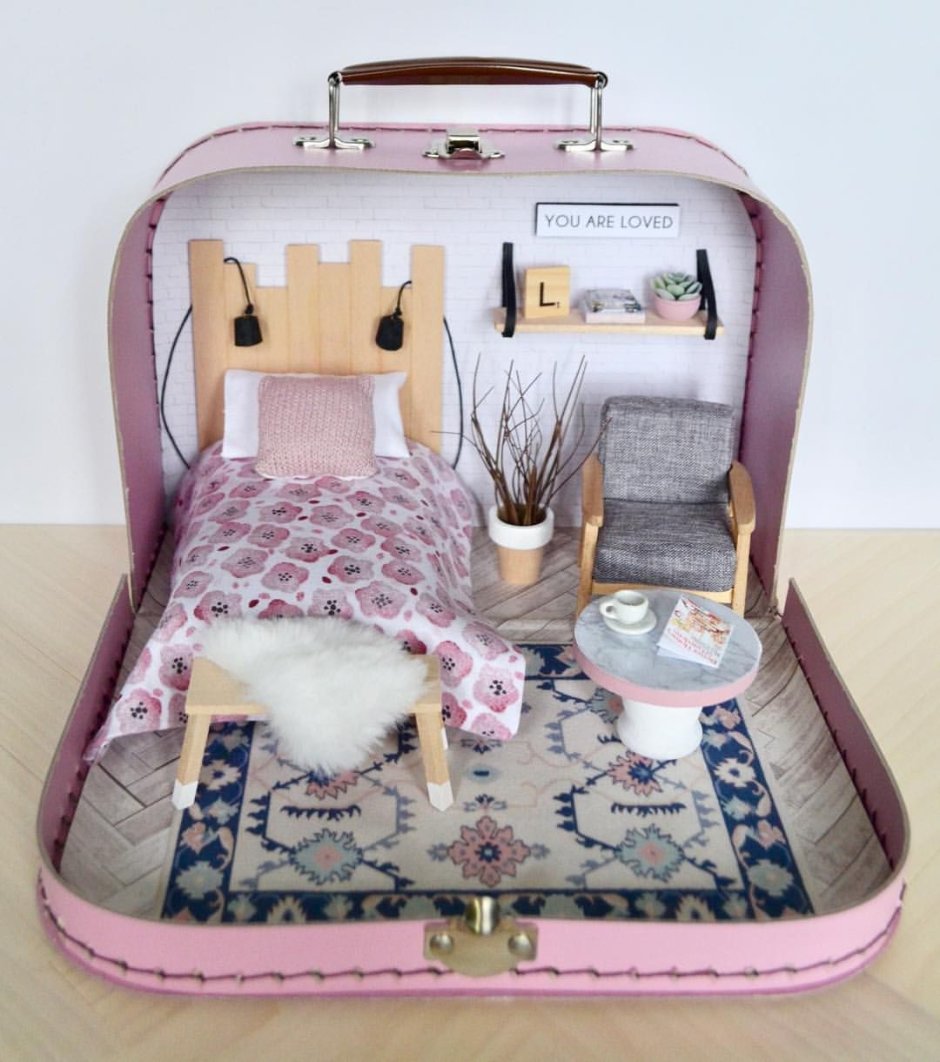 Кукольный домик в чемодане