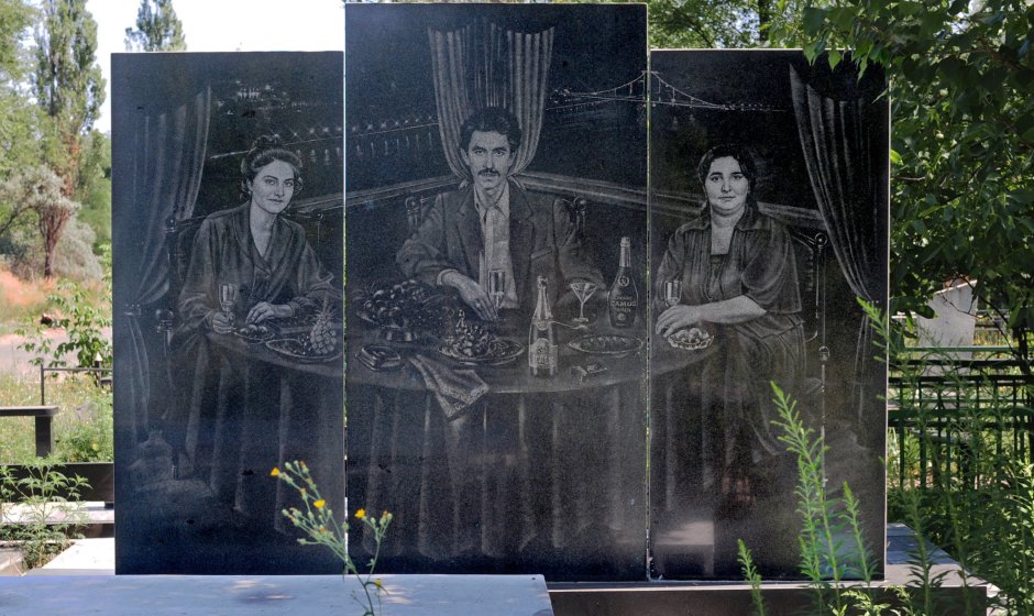 Широкореченское кладбище могилы цыган