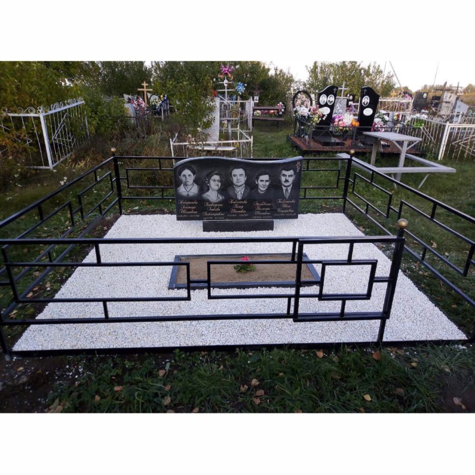 Памятники на могилу для четырех человек