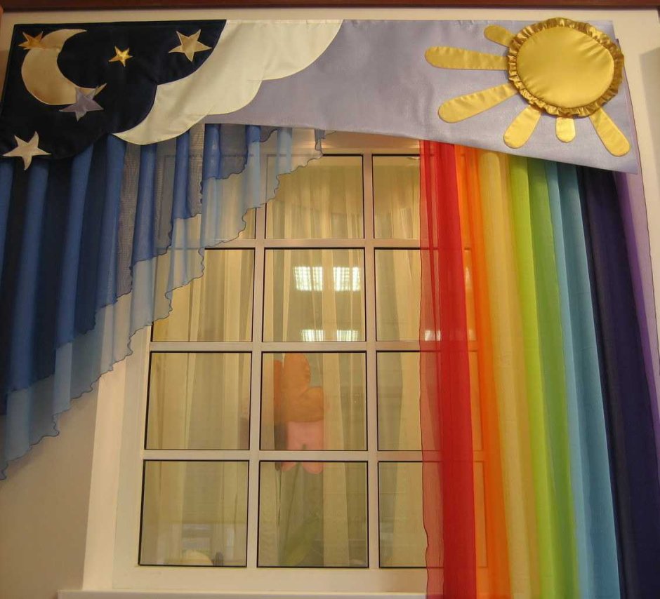 Занавески на окна в детском саду