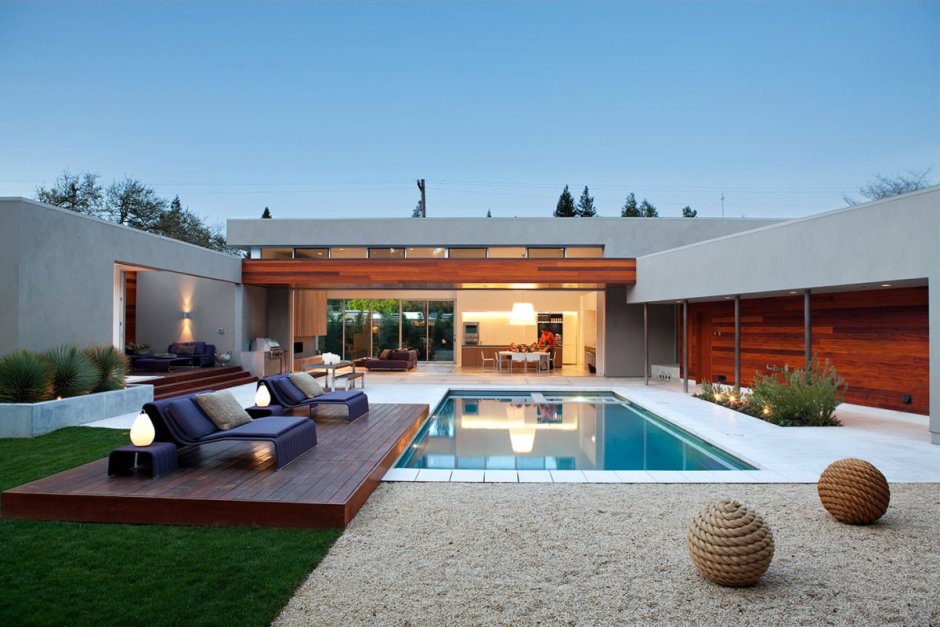 Частный дом с бассейном в современном стиле