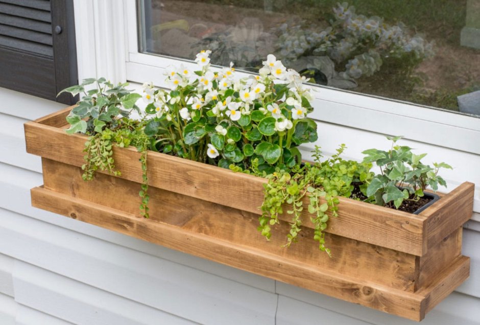 Деревянные балконные ящики для цветов