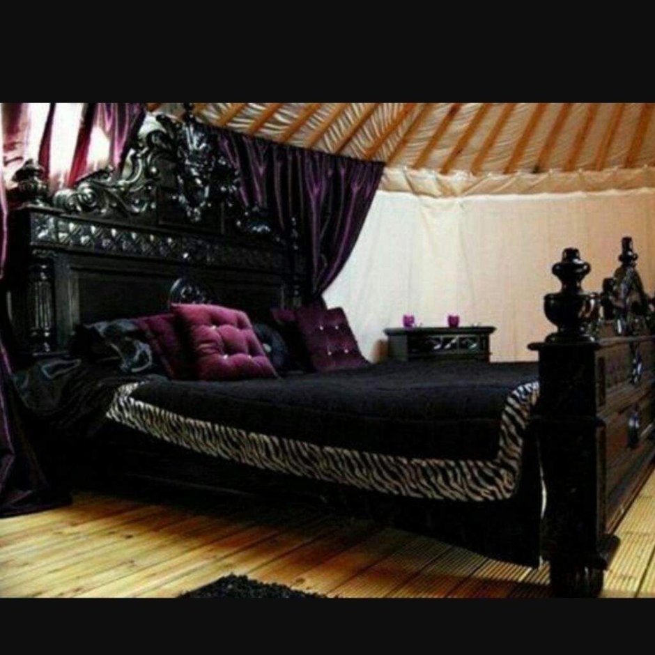 Кровать в стиле Готика