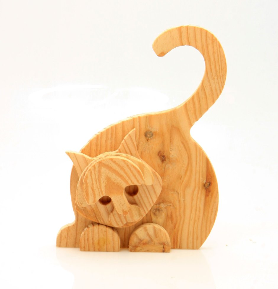 Фигура кота из дерева