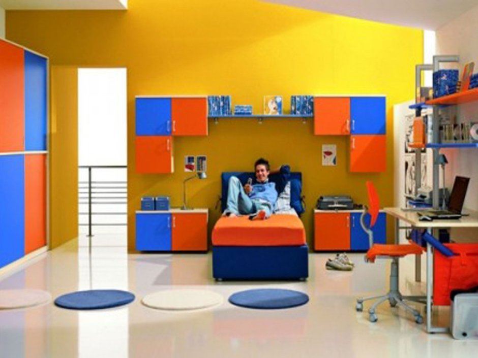 Оранжевая детская комната для мальчика