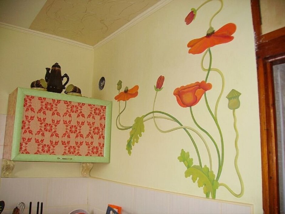 Украсить окрашенную стену на кухне