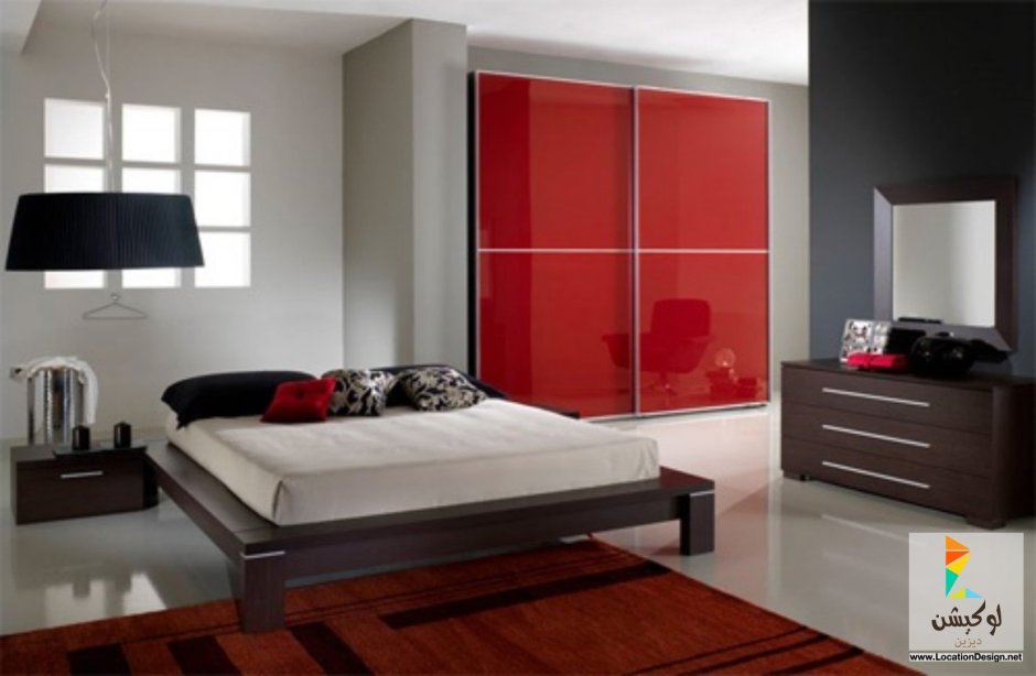 Красный шкаф в интерьере спальни