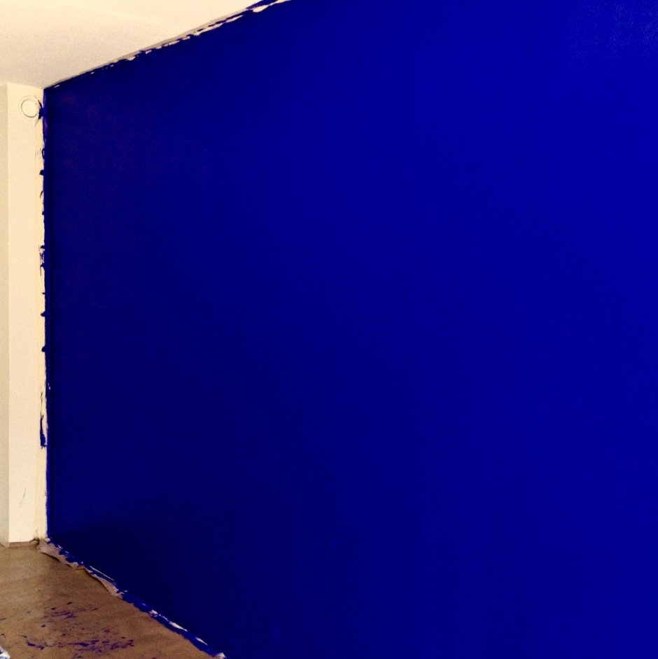 Синяя стена