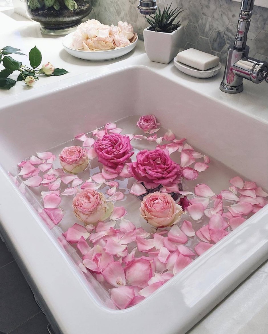 Ванна с розами