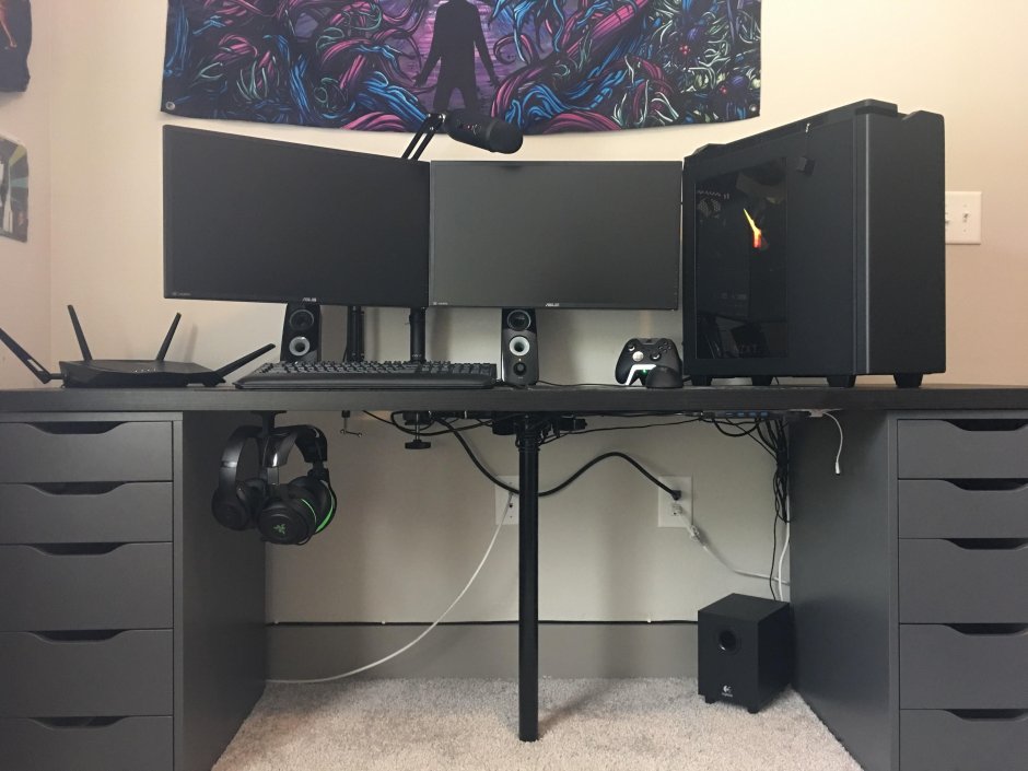 Черный игровой компьютерный стол